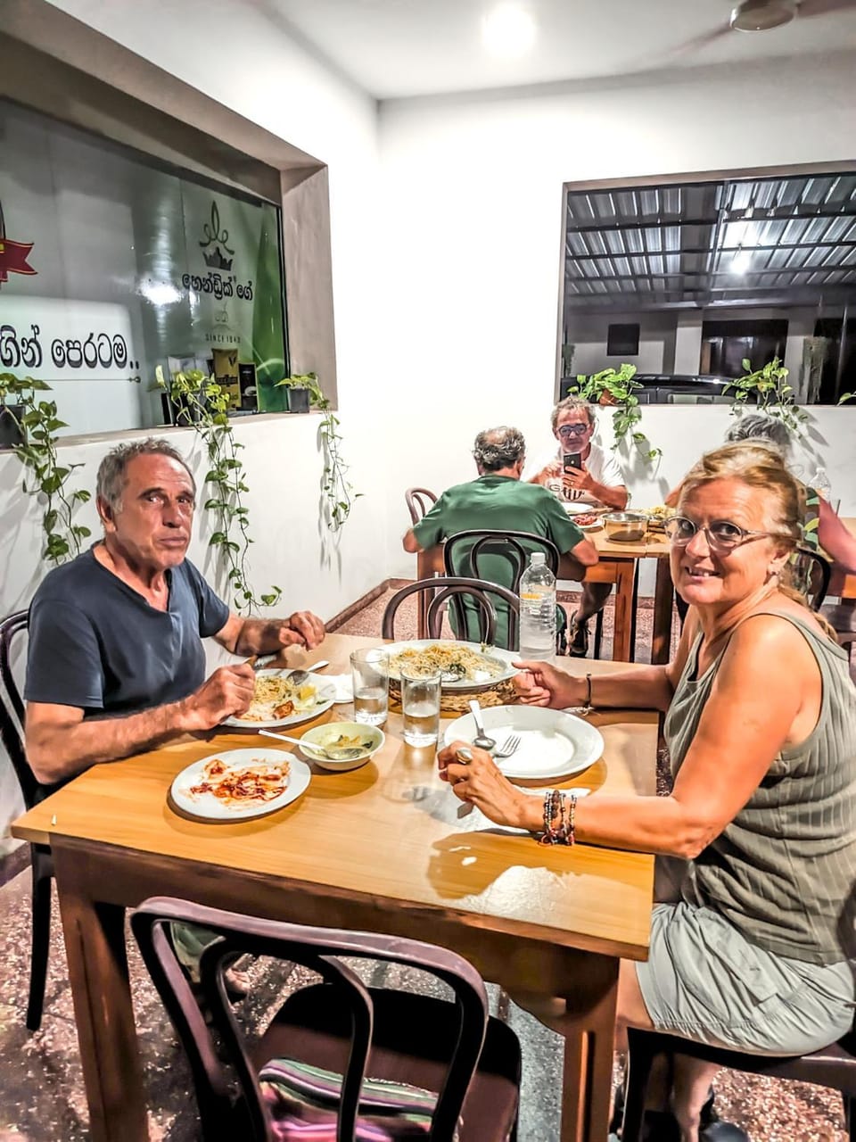 Restaurant/places to eat, People, Food and drinks, Dining area, Food, Guests, Dinner, Drinks, group of guests