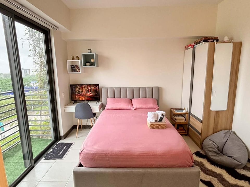 Bed, Photo of the whole room, Bedroom, towels, wardrobe