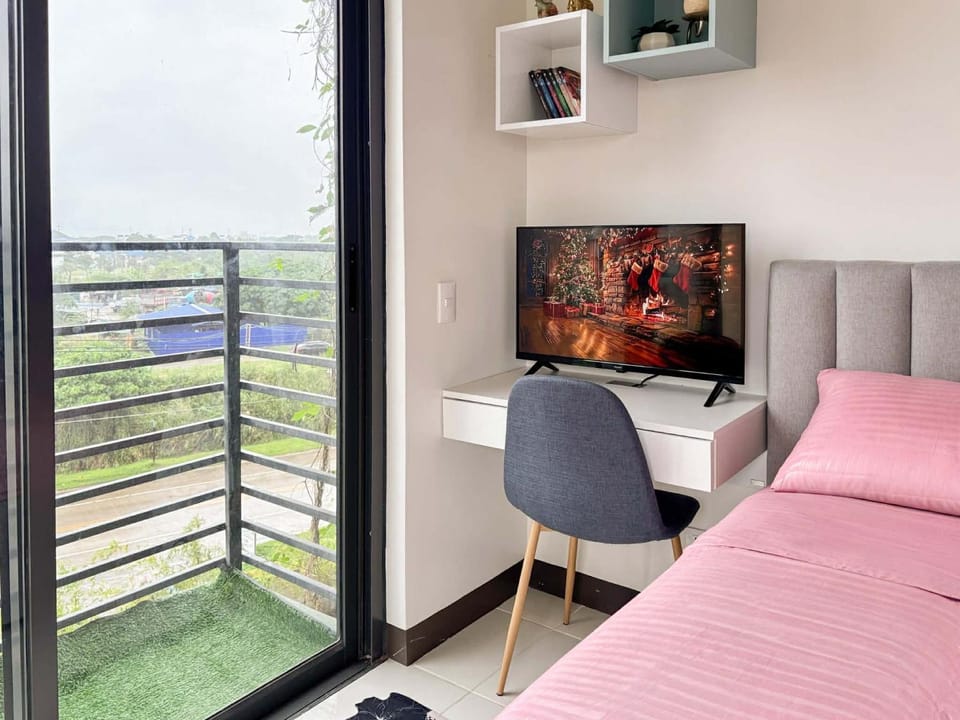 Communal lounge/ TV room, TV and multimedia, View (from property/room), Balcony/Terrace, Evening entertainment