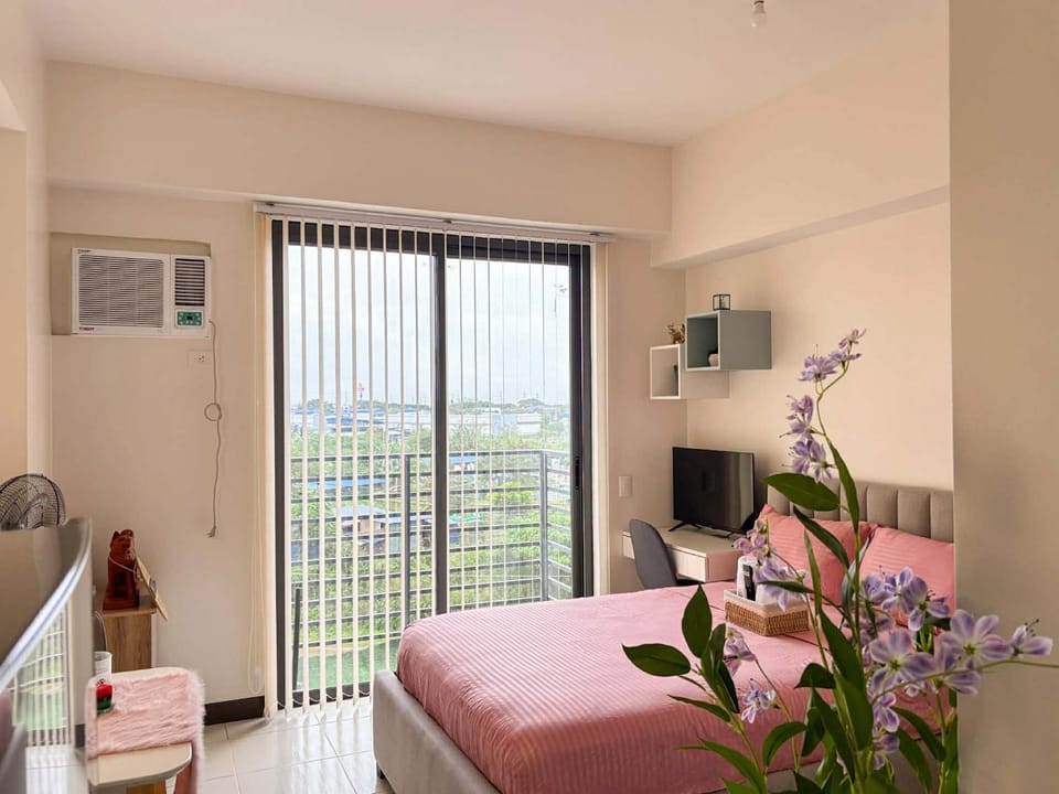 Bed, TV and multimedia, View (from property/room), Balcony/Terrace, Bedroom, air conditioner
