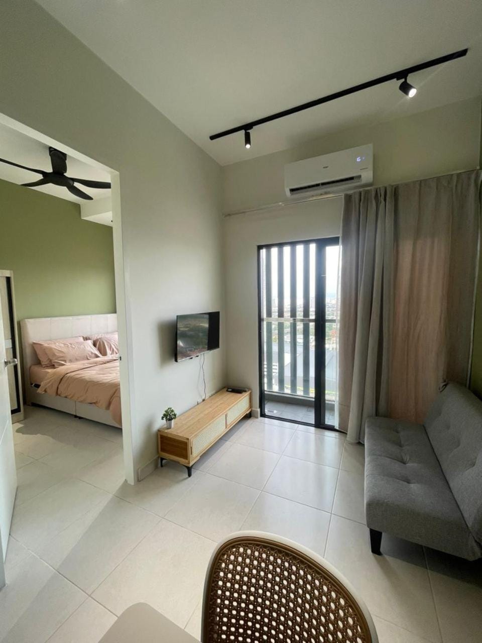 Bright Cozy Home & Welcoming Stay WI-FI VIM3 at Manjalara Apartment in Petaling Jaya
