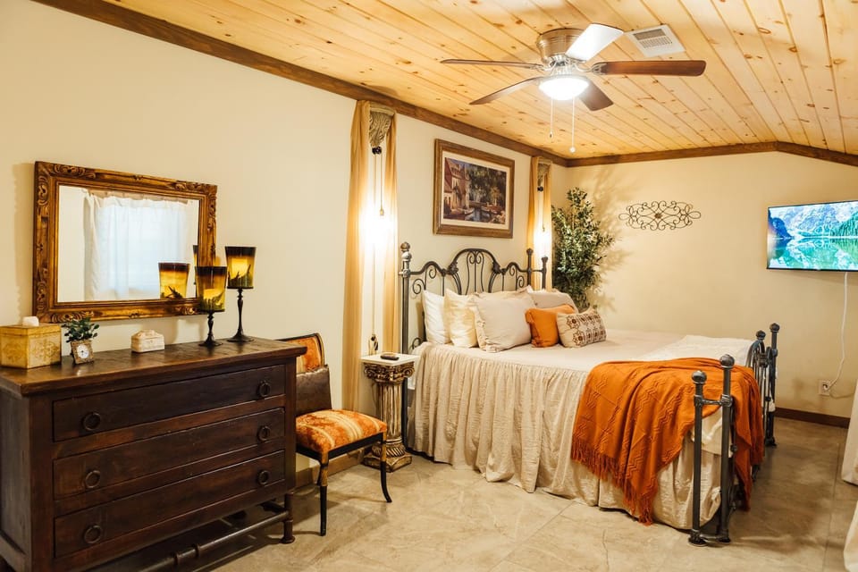 Photo of the whole room, Bedroom