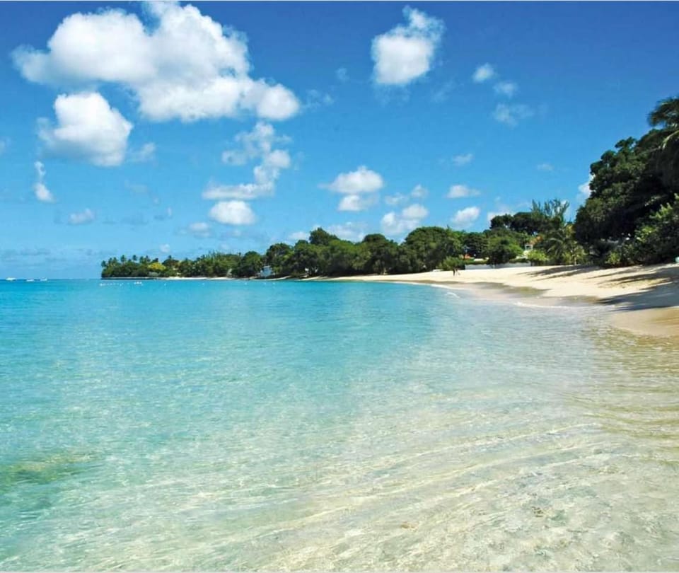 Walk to Beach New Stylish 3BR Pool House in Saint James