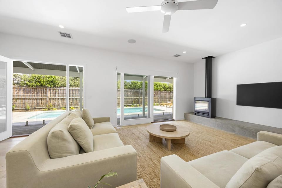 Limestone Lodge - Pool Spa Retreat House in Portsea