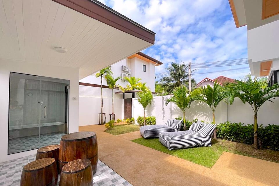 Patio, Day, Garden, Garden, Sauna, Balcony/Terrace, Garden view