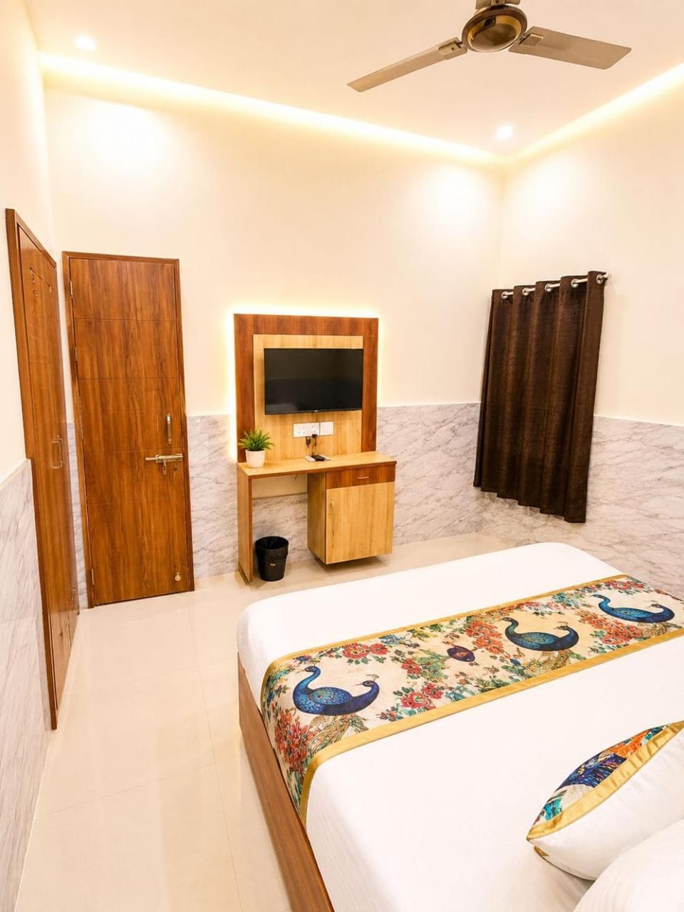 Cosmic Elite Krishiva Hotel Vrindavan - Affordable Rooms at Central Location Hotel in Uttar Pradesh