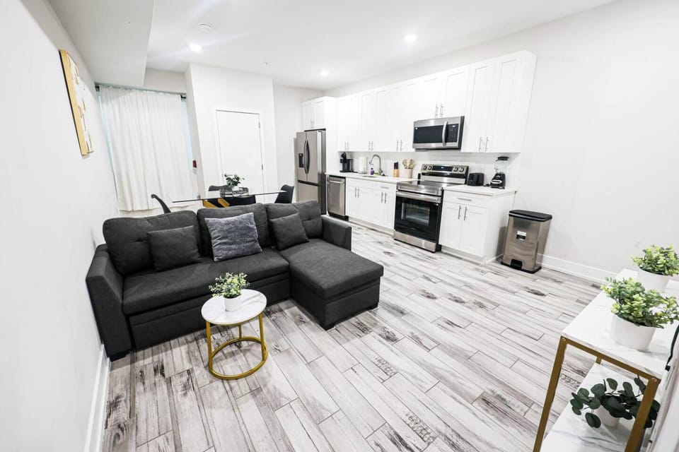 Specious 2BR-2BA UPenn, Central, Wi-Fi, 5 Sleep Apartment in Philadelphia