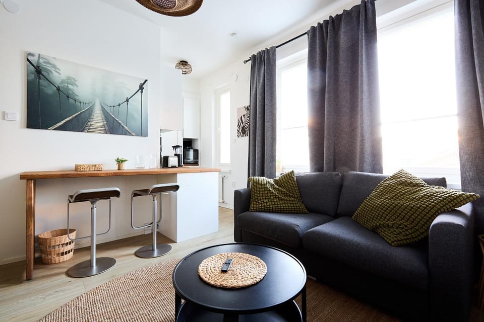 Coffee/tea facilities, Kitchen or kitchenette, Living room, Seating area, Dining area