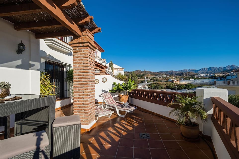 Property building, Balcony/Terrace, Living room