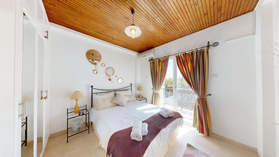 Bed, Balcony/Terrace, Photo of the whole room, Bedroom, wardrobe
