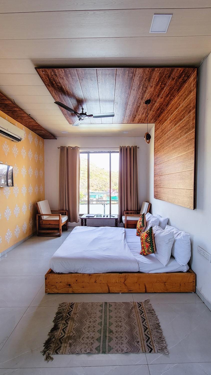 Bed, TV and multimedia, Bedroom, air conditioner