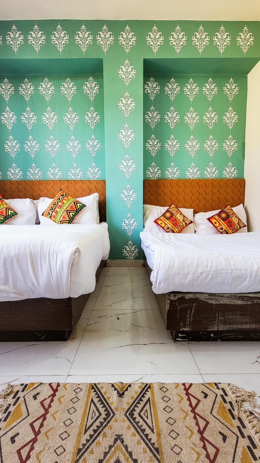 Bed, TV and multimedia, Photo of the whole room, Bedroom, Mountain view, Family, air conditioner