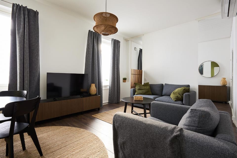 TV and multimedia, Living room, Seating area