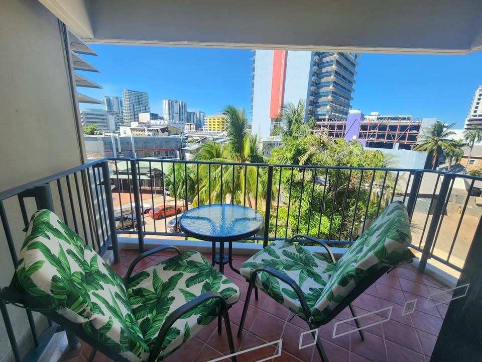 One Bedroom Apartment at the Mantra Esplanade Darwin Apartment in Darwin