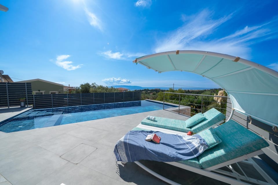 Natural landscape, Balcony/Terrace, Mountain view, Pool view, Swimming pool