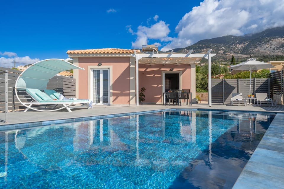 Property building, Patio, Natural landscape, Mountain view, Pool view, Swimming pool, Swimming pool, sunbed
