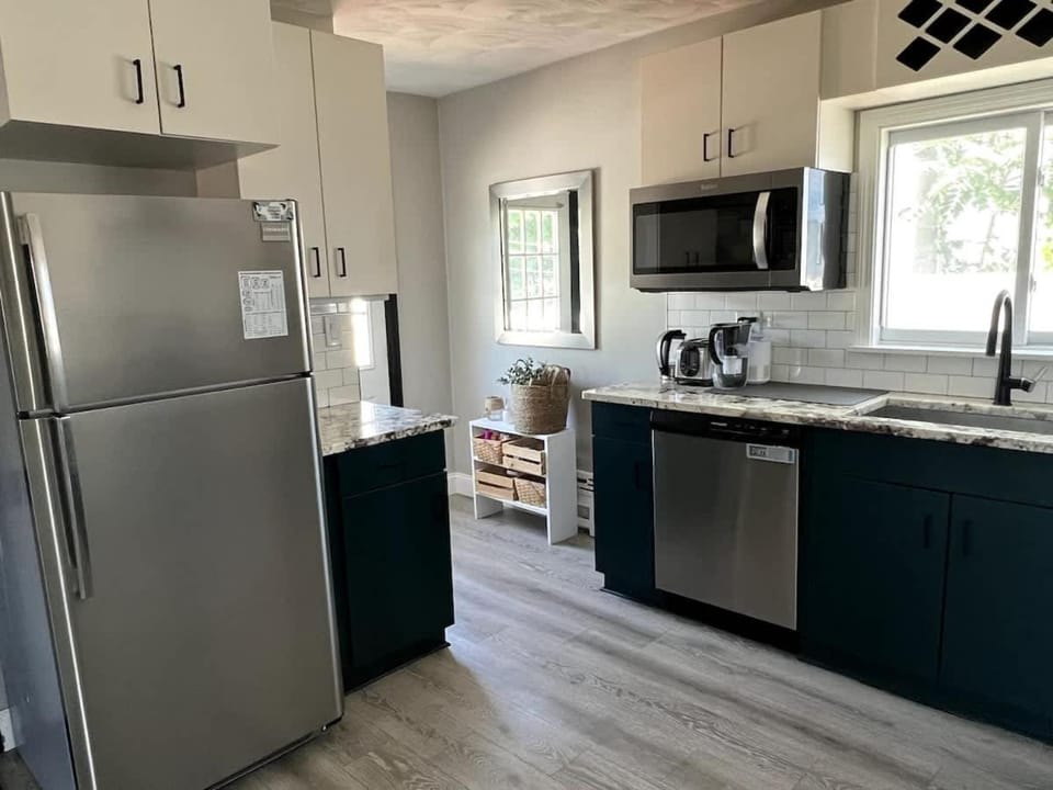 Stylish 3-Bedroom Stay Free Parking House in Chelsea