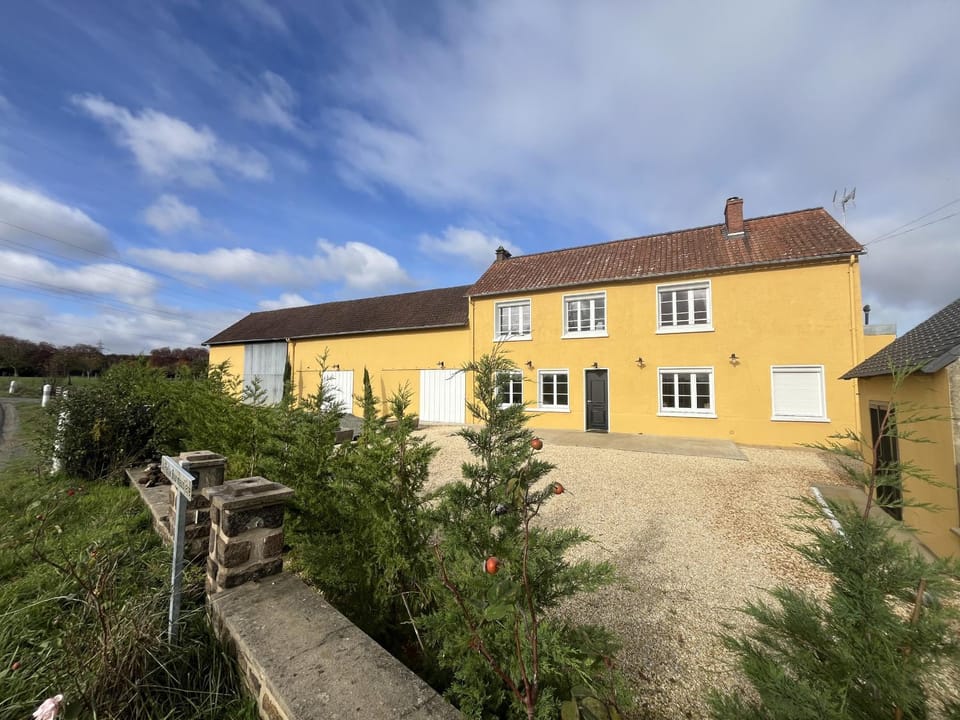 Property building, Facade/entrance, Off site
