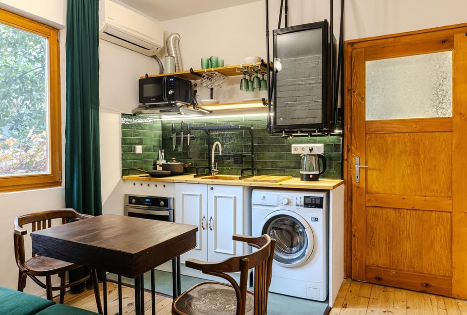 Kitchen or kitchenette, Seating area, Dining area, stove, washing machine, air conditioner