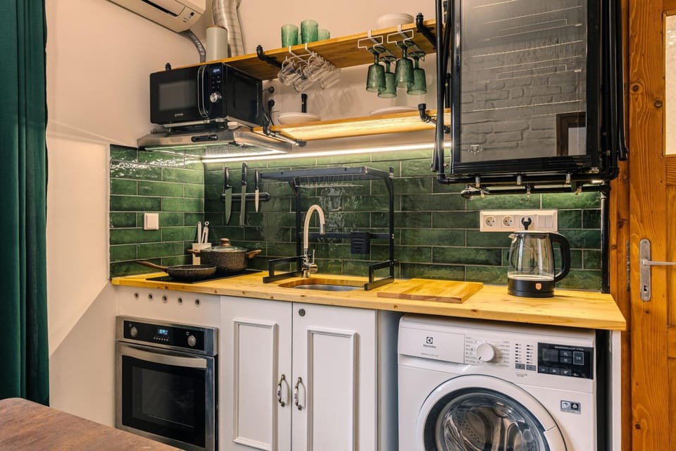 Kitchen or kitchenette, oven, stove, washing machine