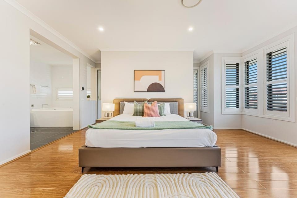 Coastal Retreat Spacious 5BR Haven in Maroubra Villa in Sydney