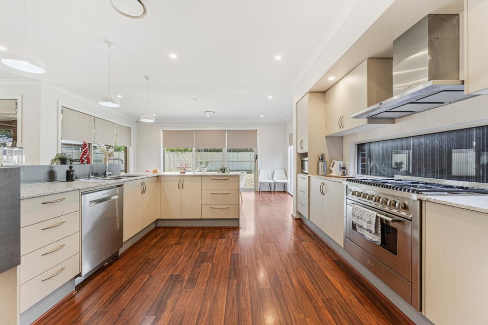 Coastal Retreat Spacious 5BR Haven in Maroubra Villa in Sydney