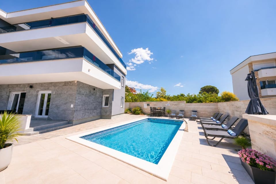 Swimming pool