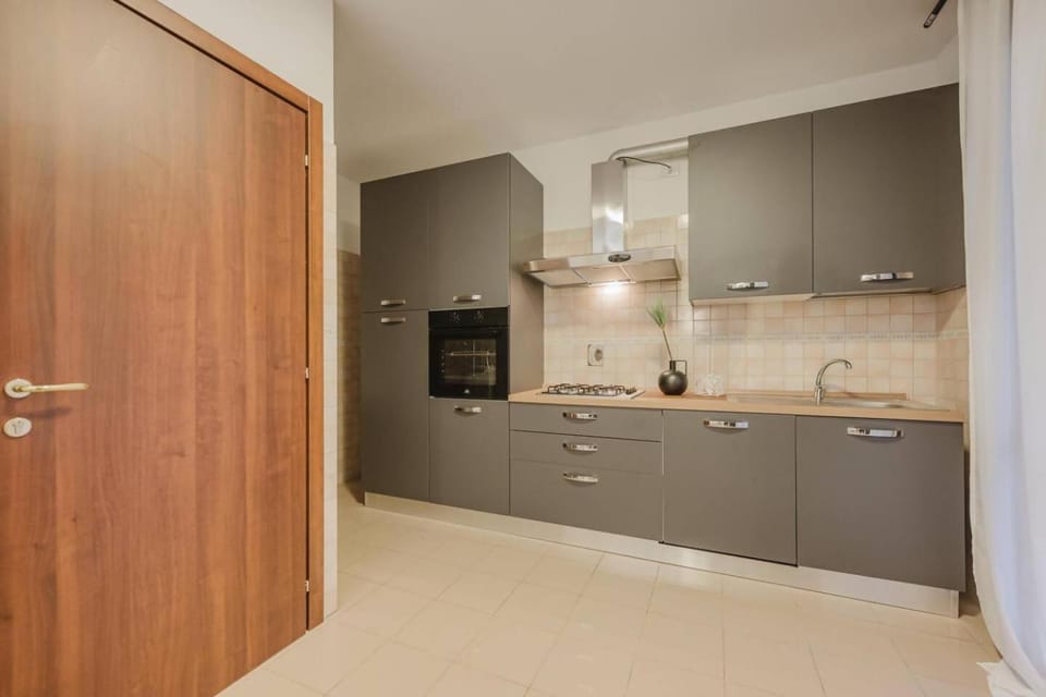 Kitchen or kitchenette, oven, stove