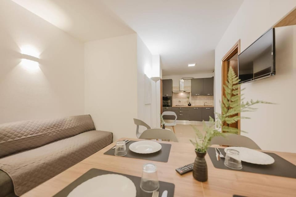 TV and multimedia, Kitchen or kitchenette, Living room, Seating area, Dining area