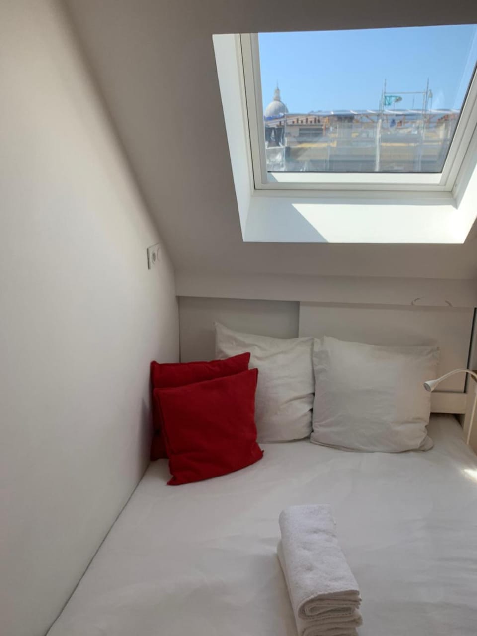 Charmant Nid Vue tout Paris Neuf Calme Clair Ascenseur AC Apartment in Paris