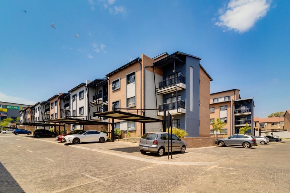 Home Affairs by Waterfall Apartment in Sandton