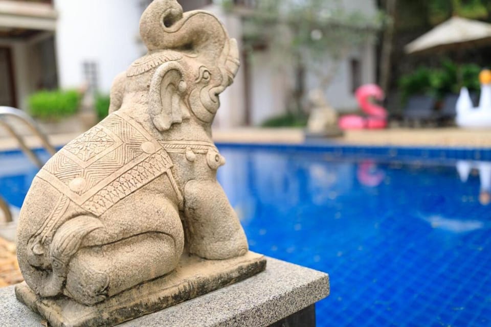 Classic Cozy Thai Villa BIG pool Party OK Villa in Patong