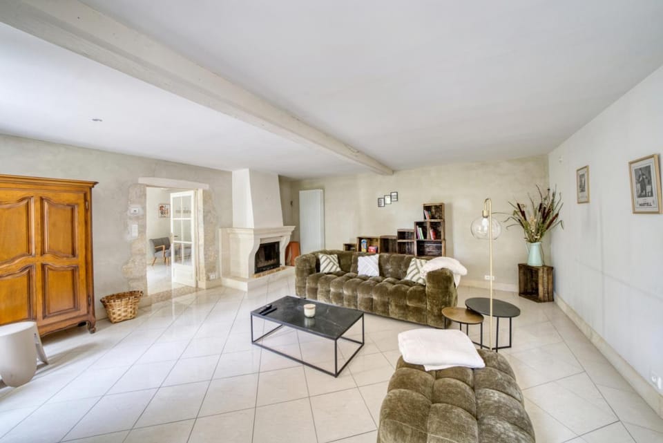 Game Room, Living room
