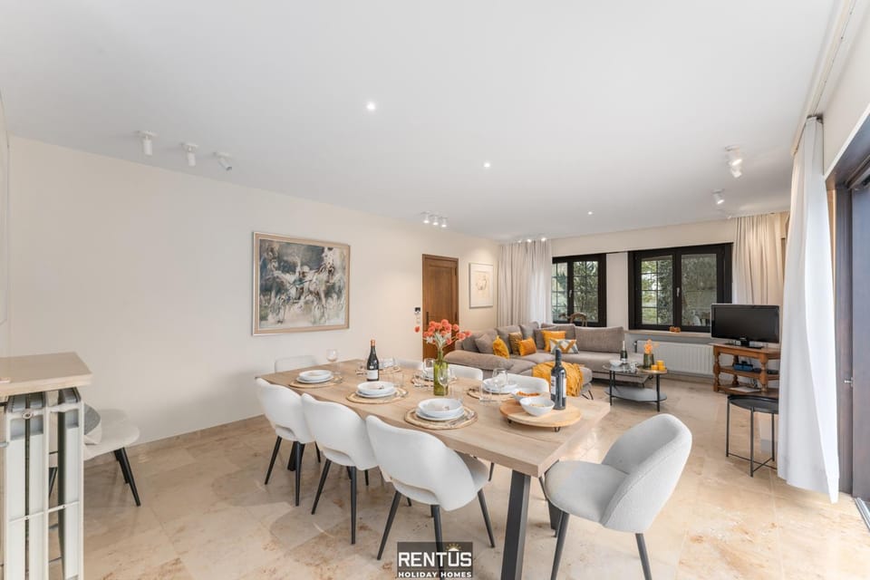 Living room, Seating area, Dining area