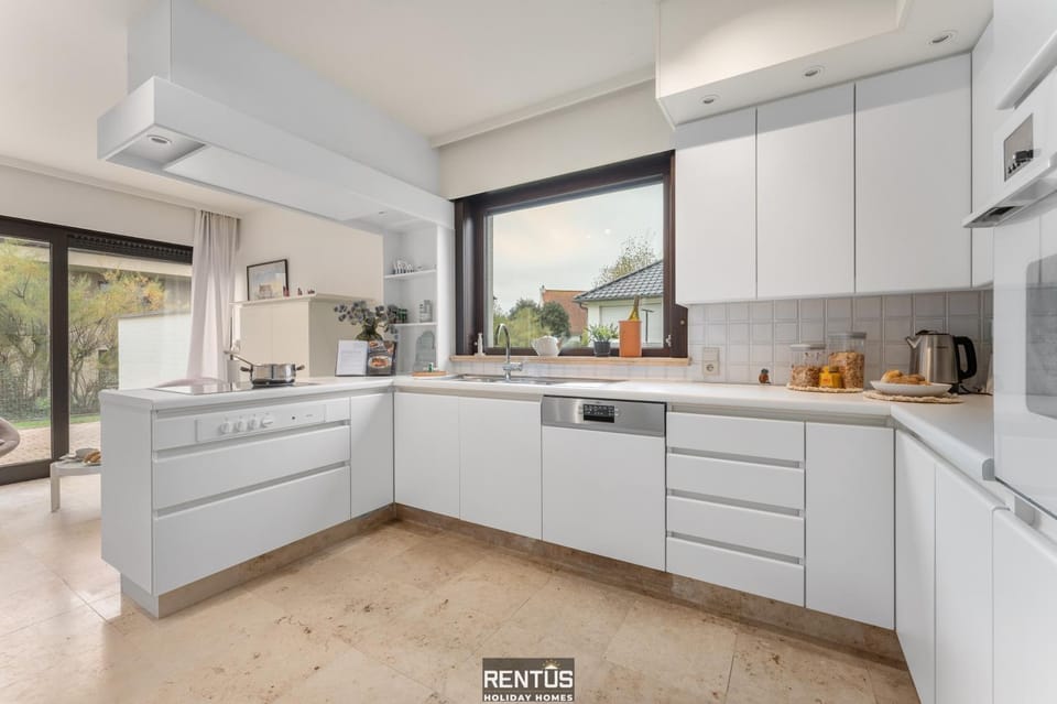 Kitchen or kitchenette, dishwasher, oven, pet friendly, stove, toaster