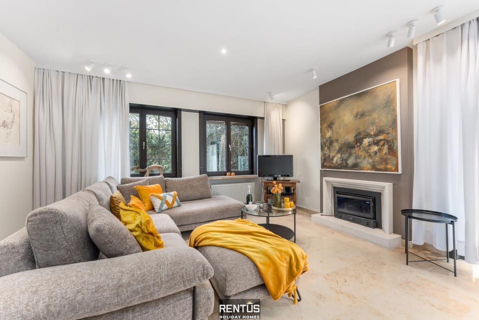 TV and multimedia, Living room, Seating area