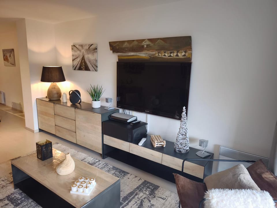 Communal lounge/ TV room, Living room