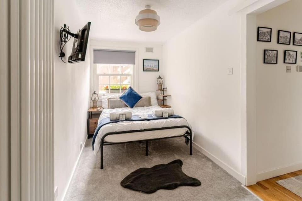 Cozy Cottage next to Newhaven Harbour Apartment in Edinburgh
