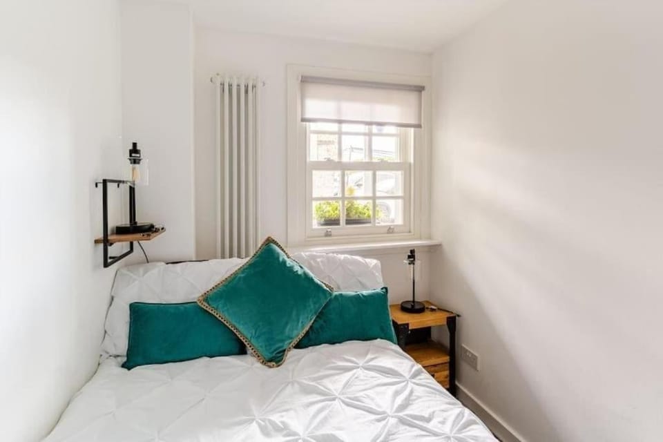Cozy Cottage next to Newhaven Harbour Apartment in Edinburgh