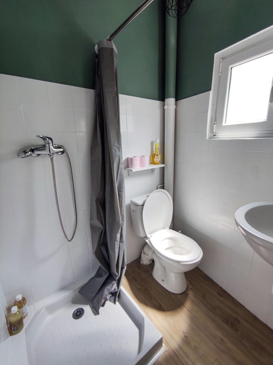 Shower, Toilet, Bathroom, towels