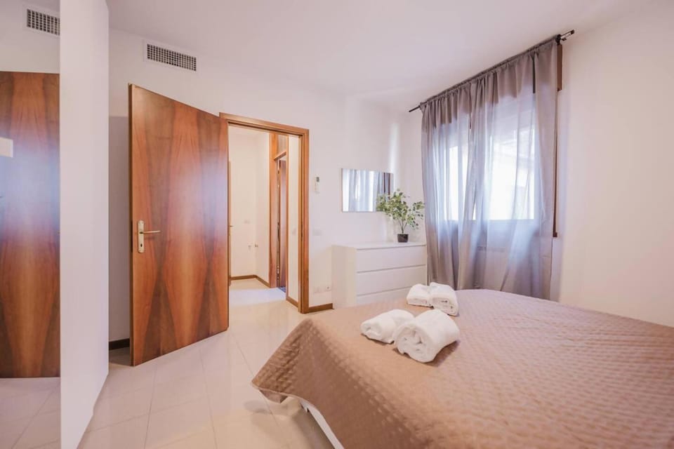 Bedroom, wardrobe