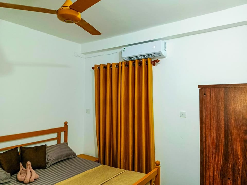 Bedroom, wardrobe, air conditioner