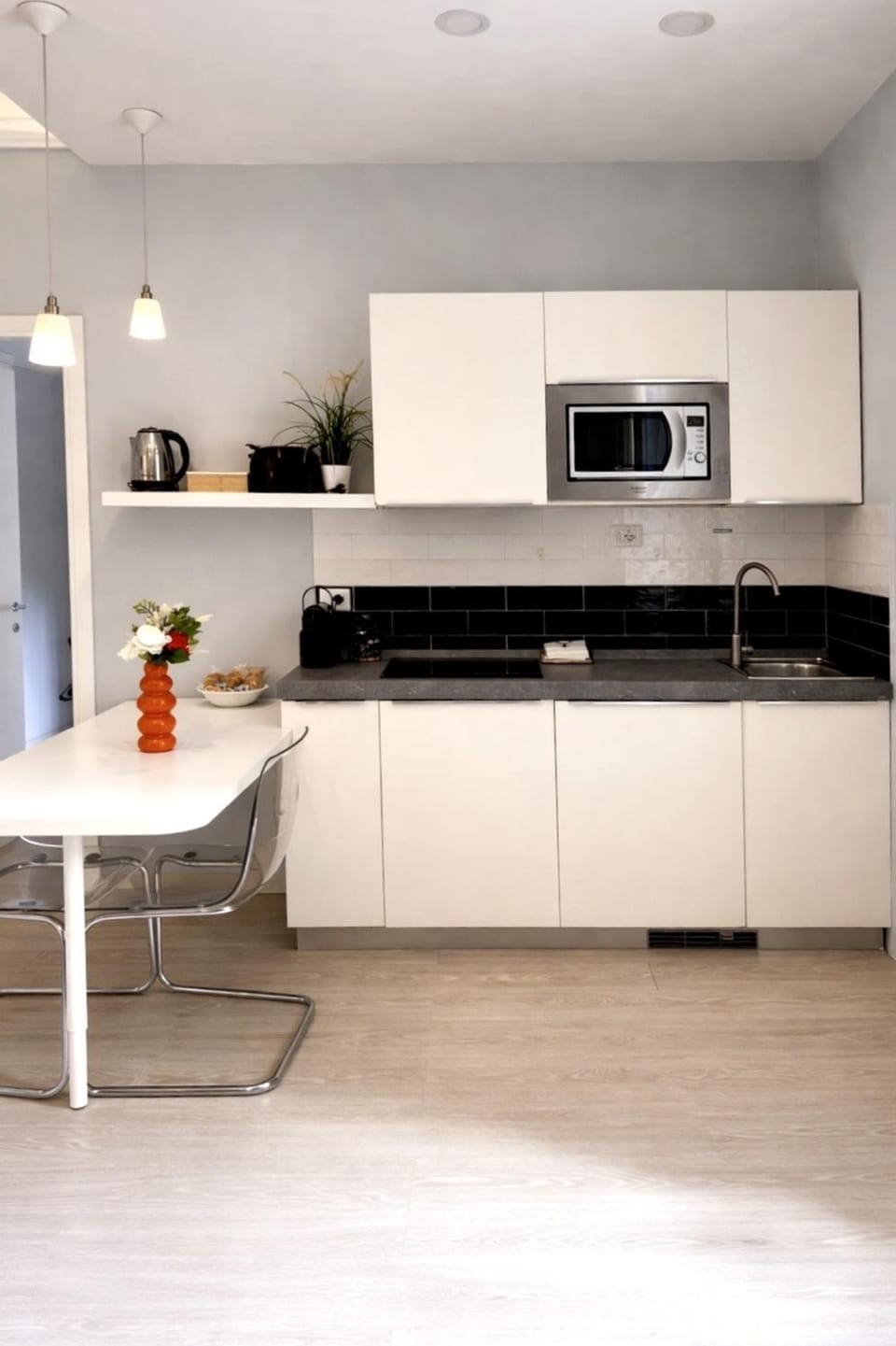 TV and multimedia, Coffee/tea facilities, Kitchen or kitchenette, Inner courtyard view, dishwasher, internet, microwave, minibar, pet friendly, stove, toaster, washing machine, air conditioner