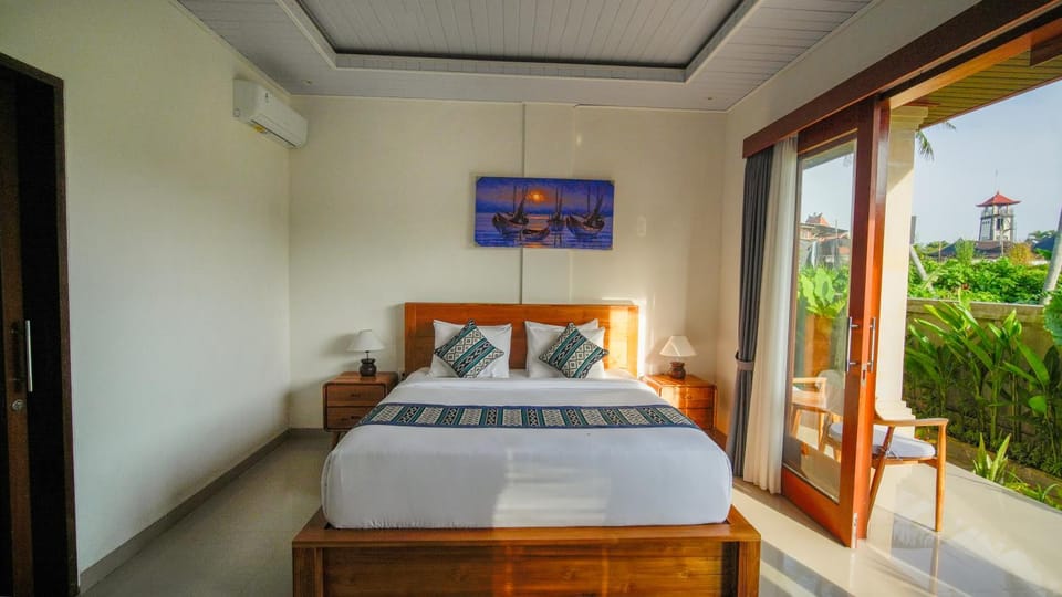 Photo of the whole room, Bedroom, air conditioner