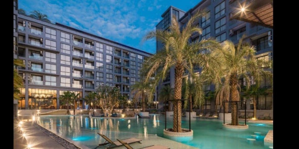 Property building, Communal lounge/ TV room, Day, Natural landscape, Pool view, Swimming pool, Swimming pool
