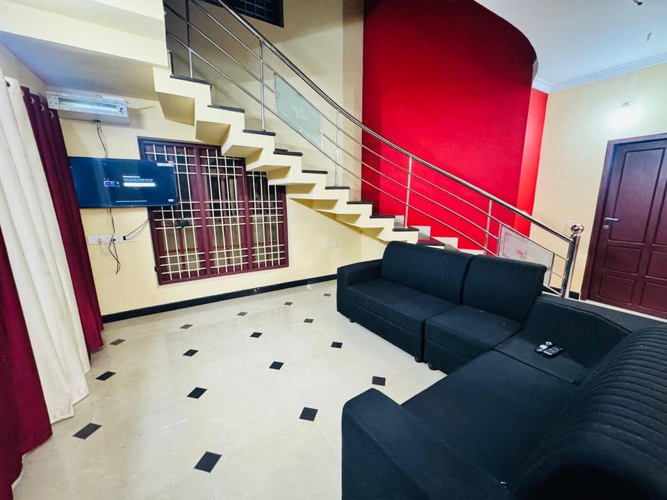 Texas 5 BHK Villa for 20 pax Near Trivandrum airport ENJAKAL Apartment in Thiruvananthapuram