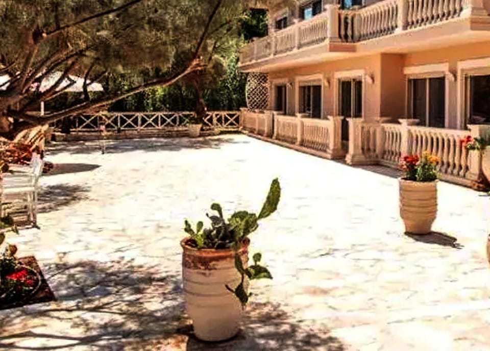 Property building, Patio, Spring, Day, Garden, View (from property/room), Balcony/Terrace, Garden view