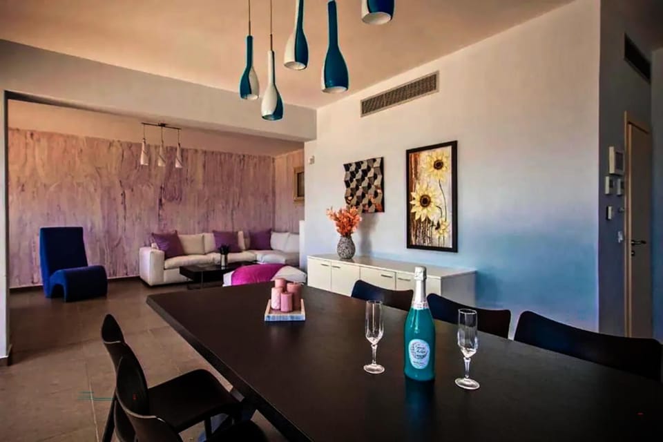 Living room, Photo of the whole room, Seating area, Dining area