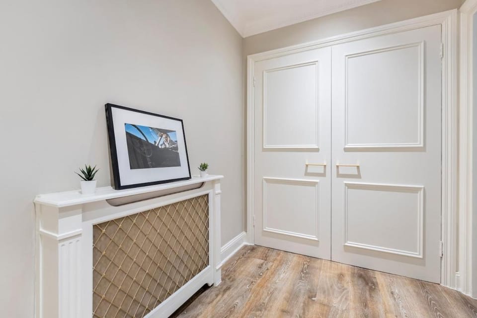 Three bedroom Duplex flat in Sloane Square w communal garden Apartment in City of Westminster