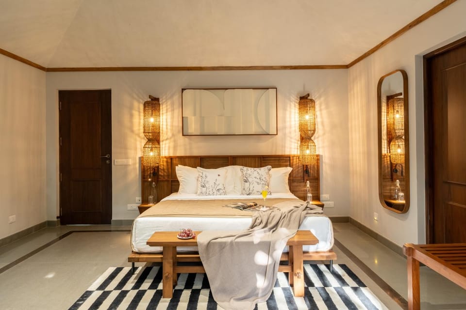 Bed, Photo of the whole room, Seating area, Bedroom, wardrobe